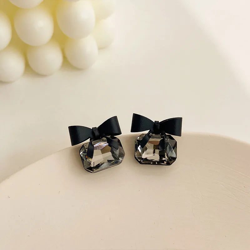 Women's earrings Asymmetrical Round Hollow Round Black Stud Earrings Rhinestone Accessories For Women pendientes mujer