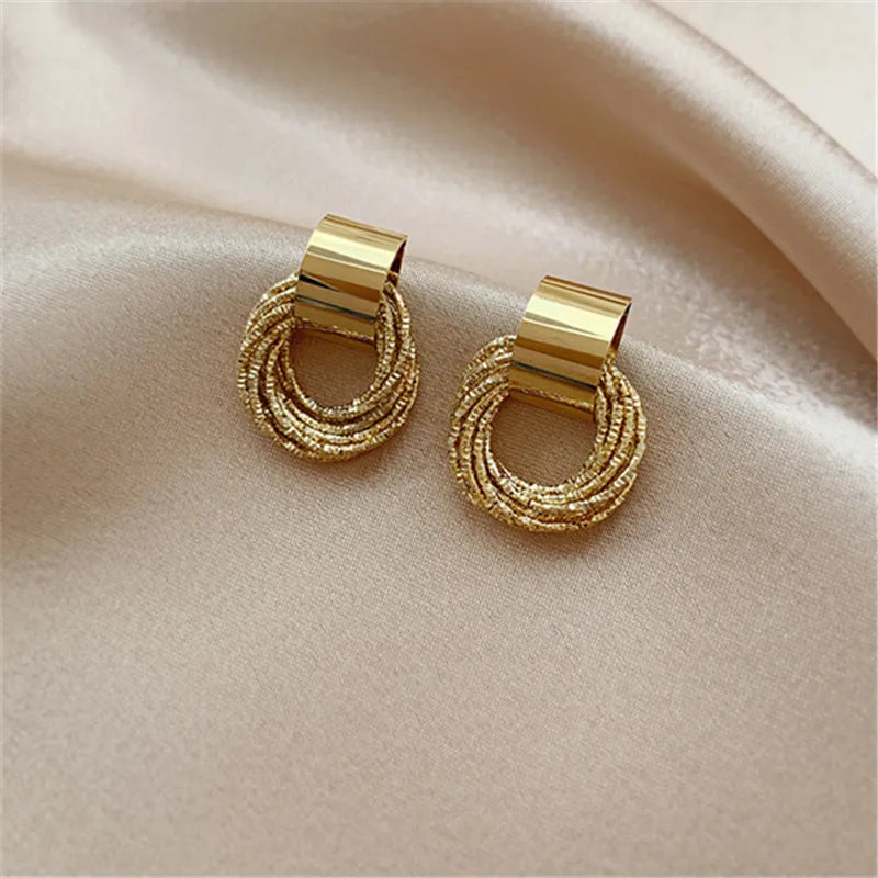 Women's earrings Asymmetrical Round Hollow Round Black Stud Earrings Rhinestone Accessories For Women pendientes mujer